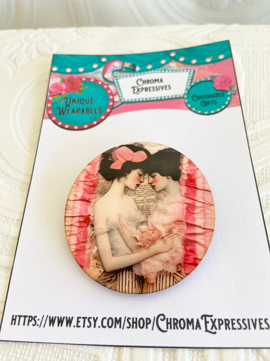 Beautiful Round Couples brooch / Pin ~ Handcrafted ~ Lovers, Beautiful Illustration, Laser cut out of wood with sublimated illustration.